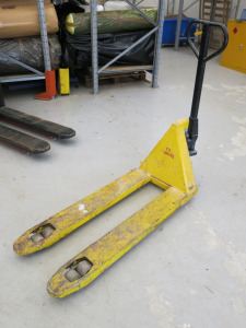 2500kg Yellow Pallet Truck.
