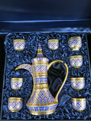 The East India Company Royal Bone China Benjarong 18ct Gold Hand Painted Tea Set in Presentation Case to Include: 1 x Tea Pot, 8 x Cups & 1 x China Tray.