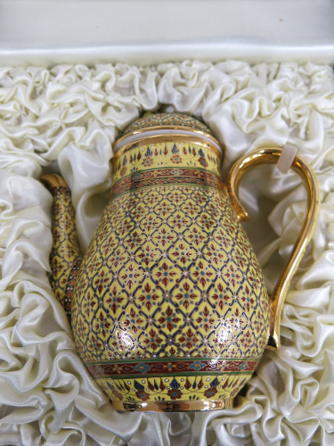 The East India Company Royal Bone China Benjaron 18ct Gold Hand Painted Tea Pot in Presentation Case.