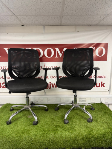 2 x Black Swivel Office Chairs, with Fabric Seats, Armrests, Mesh Back & Chrome Legs.