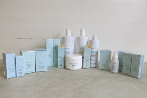 Lot of SkinCeuticals Treatments to Include: 2 x 750ml Bottles of Simply Clean Gel, 1 x Blemish/Age Cleanser Gel, 1 x Clarifying Clay Masque, 2 x Phyto Corrective Essence Mist, 3 x Phloretin CF Gels, 2 x Blemish/Age Defence, 1 x A.G.E Interruptor, 3 x Hydr
