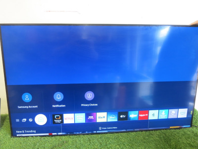 Samsung 50" TV, Model UE50AU900K with Wall Bracket. NOTE: missing remote.