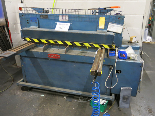 Keetona 1200mm Electric Operated Treadle Guillotine, S/N G48084, Year 1968. NOTE: Location for viewing & collection AL10 0BS, by appointment only.