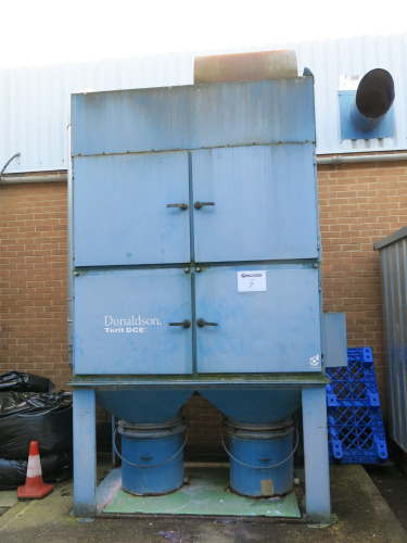 Donaldson 2 Bag External Extraction, Model UMA758/375K18, S/N 16412, YOM 2005 3 Phase. NOTE: buyer is required to arrange for the disconnection & removal, making good as required to the fabric of the building. NOTE: Location for viewing & collection AL10 