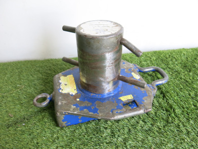 Stein Single Bollard Lowering Device.