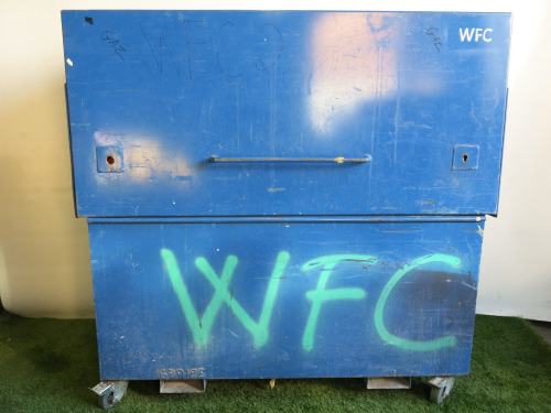 Heavy Duty Rolling Tool Chest or Site Security Box, Size H128 x W132 x D63cm. Open no key.
