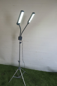 Glamcor Professional Classic Elite Portable LED Lamp for Lash Treatments.