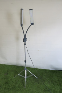 Glamcor Professional Classic Elite 2 Portable LED Lamp for Lash Treatments. NOTE: unable to power up for spares or repair.