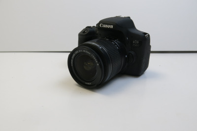 Canon EOS 750D Digital SLR Camera with Canon Zoom Lens EF-S 18-55mm. Comes with Battery. NOTE: no battery charger.