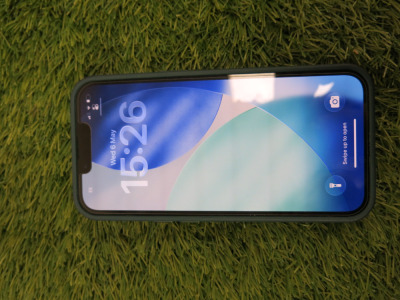 iPhone 13, 128GB, S/N JO71N90TNJ, in Midnight Blue with Dark Green Case.
