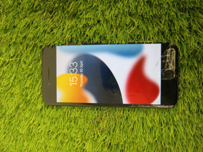 iPhone 7, 32GB, S/N DX3ZDPFPHG7F, in Black. NOTE: damaged screen as viewed.