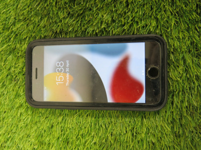 iPhone 6, 32GB, S/N FK1Z74FEHFLR, in Silver with Black Case.