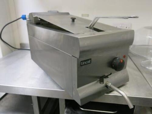 Lincat PB33 A006 Countertop Deep Fat Fryer. S/N 30154564