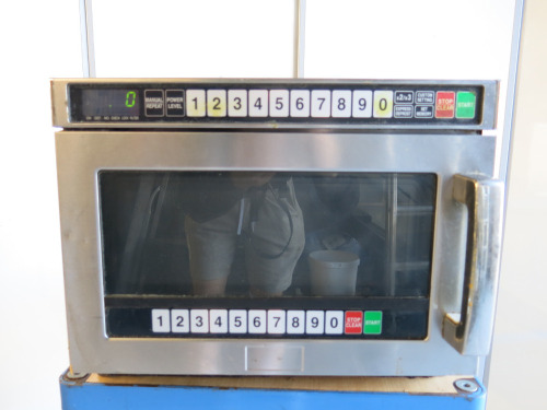 SHARP Commercial Microwave, Model RY900M.