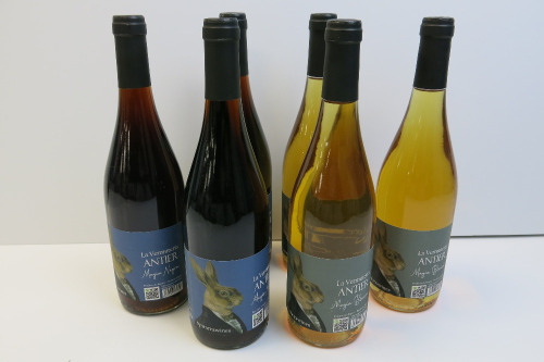 6 x Bottles of La Vermuteria Antier Wine to Include: 3 x Magia Negra & 3 x Magia Blanco, 75cl.