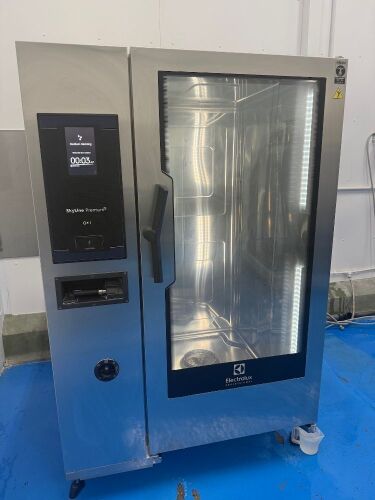 Electrolux Professional Skyline Premium 20 x 2/1 GN Electric Combination Oven, Model ECOE202TA1, DOM 07/2025, 3 Phase.