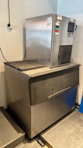 Hoshizaki Ice Maker, Model FM-300AKE-HCN-SB, S/N Q01485D. Comes with Hoshizaki Storage Bin, Model B-340SA,S/N Q01350A. Overall Size H190 x W123 x D85cm.