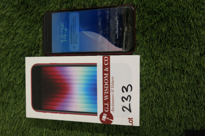iPhone SE, S/N F17DTDUNPLJT, 64GB, in Red, with Original Box.