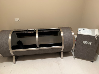 Airpod Hydroxy Therapy Chamber with EHG-500 Generator & Mobile Control Unit (Hrs 6192). Chamber Size 200cm x Dia 80cm.
