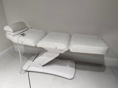 Electric 3 Section Treatment Couch. NOTE: missing arm attachments.
