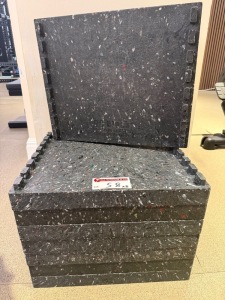 8 x DC Modular/Interlocking Weightlifting Assisting Blocks.