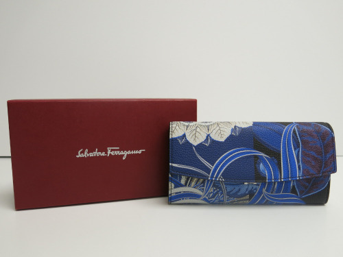 Salvatore Ferragamo Gancini Continental Wallet in Blue Floral Print, S/N JL-22 D985. Comes in Original Salvatore Ferragamo Box.