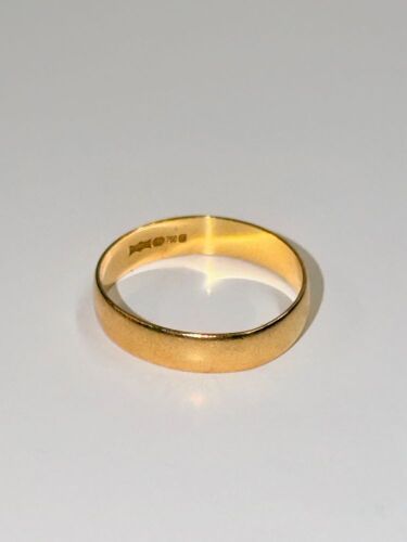 18ct Yellow Gold. Hallmarked 750. Size "N". Weight 2g.