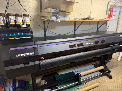 Mimaki 30" Print & Cut UV Printer, Model UCJV300-160, S/N AV36B580, YOM 06/2023, Hours 1838, Print Area 178m2, Print Length 168m. NOTE: Location Welling, Kent. The buyer is responsible for removing from the premises by appointment only, with viewing recom