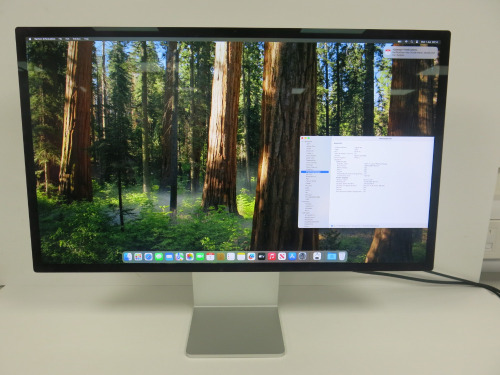Apple Studio Display 27", Model A2525, S/N JYC30TX4H5.