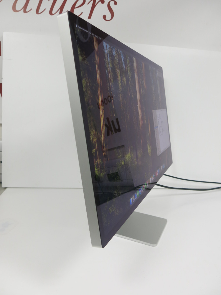Apple Studio Display 27 , Model A2525, S/N JYC30TX4H5.