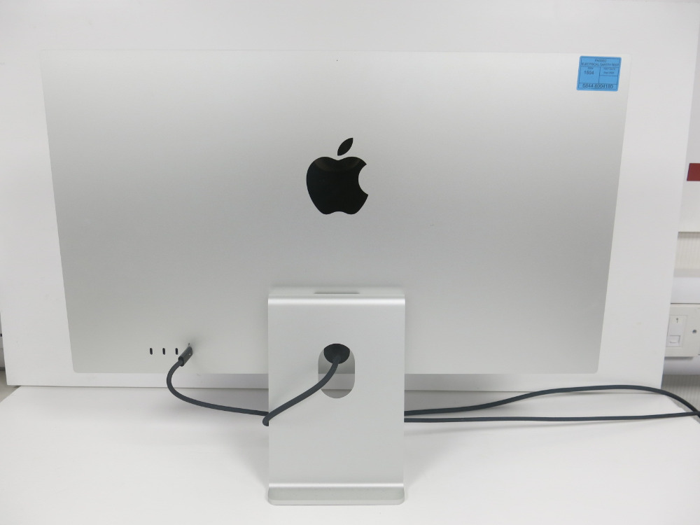 Apple Studio Display 27 , Model A2525, S/N JYC30TX4H5.