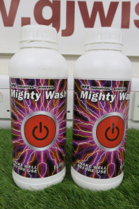 2 x NPK Industries Mighty Wash, 1L.
