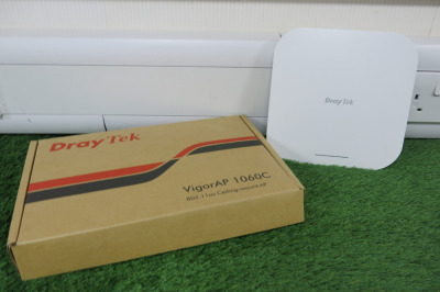 2 x Draytek VigorAP 1060C Wireless Access Points (1 x Boxed).