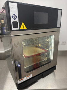 MKN Space Professional Combination Oven, Model COMBIDAEMPFER, Type SKECOD623TG10061, S/N 23009180, YOM 2023, 3 Phase. Size H77 x W55 x D62cm. Comes with Purity 600 Steam Water Filter, 6 x New Trays, 2 x Used Trays & Operating Instructions. NOTE: installe