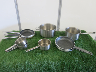 Assorted Lot of Catering Accessories to Include: 5 x Assorted Sized Frying Pans, 4 x Assorted Sized Sauce Pans & 1 x Stock Pot.