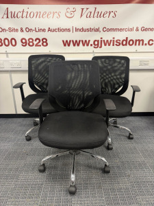 5 x Black Mesh Back Office Chairs with Chrome Swivel Base.