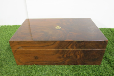 The East India Company Queen Elizabeth II Diamond Jubilee Polished Wood Coin Chest with Purple Velvet Interior, 2 x Gold Coin Information Books, Gold/Diamond Jewellery Magnifying Tool & 2 x Polished Wood & Purple Velvet Lined Trays. Comes with Original Bo