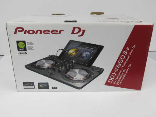 Pioneer DDJ-WeG03 DJ Controller in Original Box with Speaker Dock for Ipod.