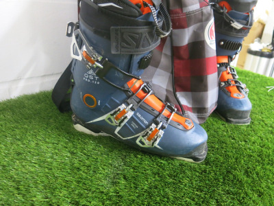 Pair of Salomon QST PRO.120 Ski Boots. Comes with Surefoot Carry Bag - Size 28.