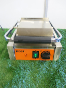 Host 1800w Panini Ribbed/Flat Plate Contact Grill, Model 053IRF.