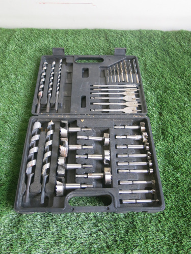 35 Piece Wood Drill Bit Set. Comes in Carry Case.
