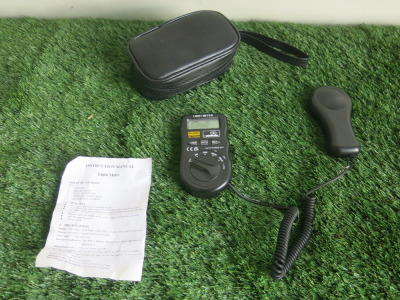 Di-Log Digital Light Meter. Comes in Soft Carry Case.