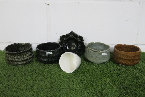 5 x Zero Japan Assorted Ceramic Bowls & 1 x Black Ceramic Floral Candle Holder.