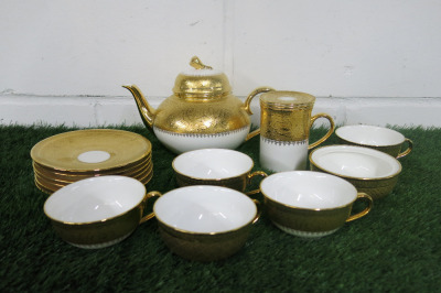 Lot of The East India Company Royal Bone China Toon Noon 18ct Gold Hand Painted Crockery to Include: 1 x Tea Pot, 1 x Mug with Strainer, 1 x Sugar Pot without Lid, 5 x Cups & 5 x Saucers.