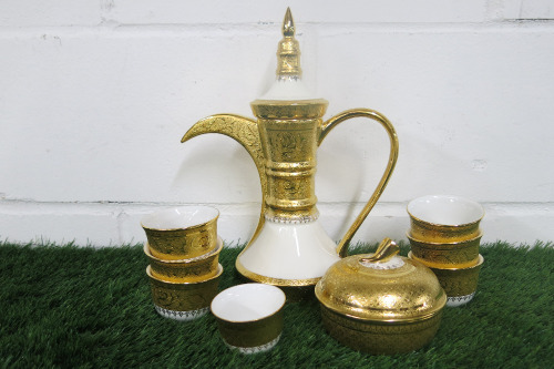 Lot of The East India Company Royal Bone China Toon Noon 18ct Gold Hand Painted Crockery to Include: 1 x Tall Coffee Pot, 1 x Sugar Pot with Lid & 7 x Coffee Cups.