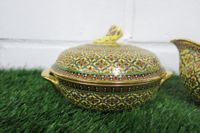 Lot of The East India Company Royal Bone China Benjarong 18ct Gold Hand Painted Crockery to Include: 1 x Large Dish with Lid & 1 x Large Bowl.