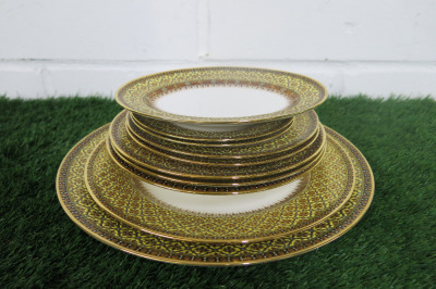 Lot of The East India Company Royal Bone China Benjarong 18ct Gold Hand Painted Crockery to Include: 10 x Assorted Size Decorative Plates.