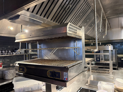 Roller Grill Salamander Grill, Type SEF 800Q, S/N211007340, 3 Phase.