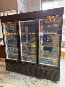 3 Door Mobile Drinks Display Chiller in Black with Polished Mirror Inside. Size H197 x W186 x D74cm. NOTE: comes with 16 x Shelves.