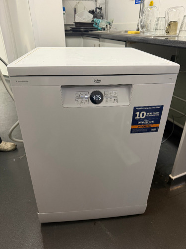 Beko White Dishwasher, Model BDFN26520QW. Comes with 2 x Trays.